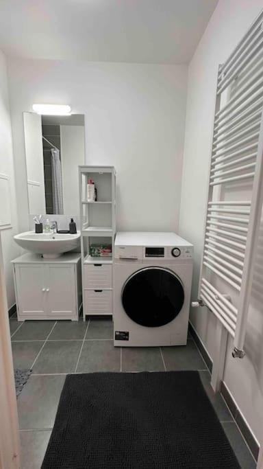 Appartement Cozy - Quartier Residentiel 믈룅 외부 사진